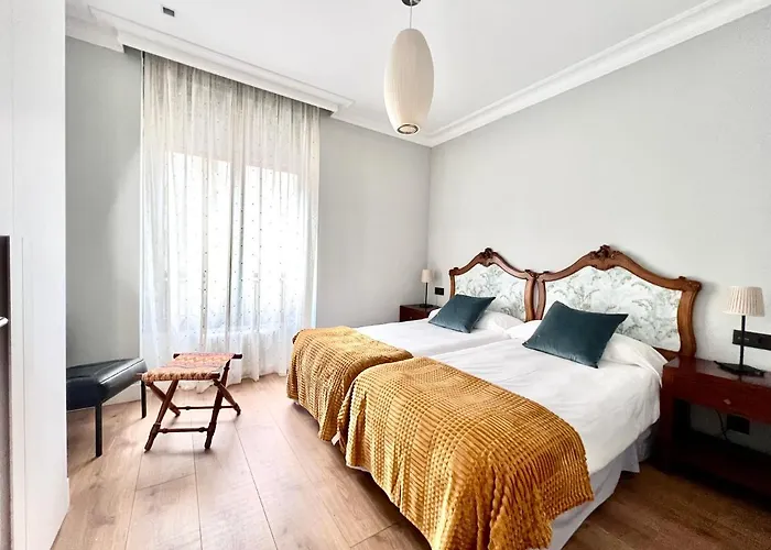 Housing Gran Via Luxe Apartment